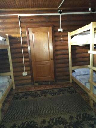 Отель Hostel Hola Чернигов Спальное место на двухъярусной кровати в общем номере для мужчин и женщин-5